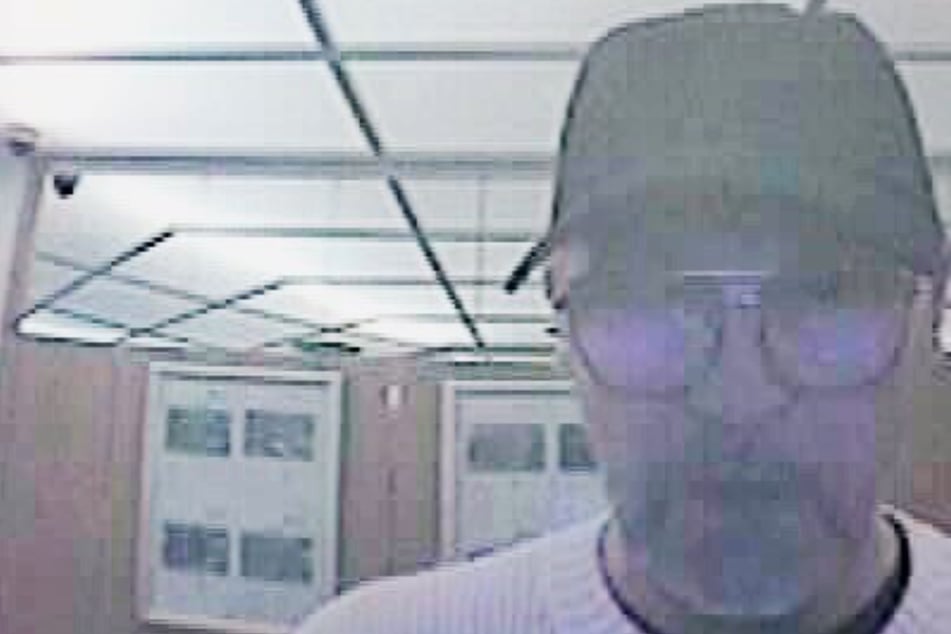 Älteres Ehepaar um sein Vermögen gebracht: Wer kennt den EC-Kartenbetrüger?