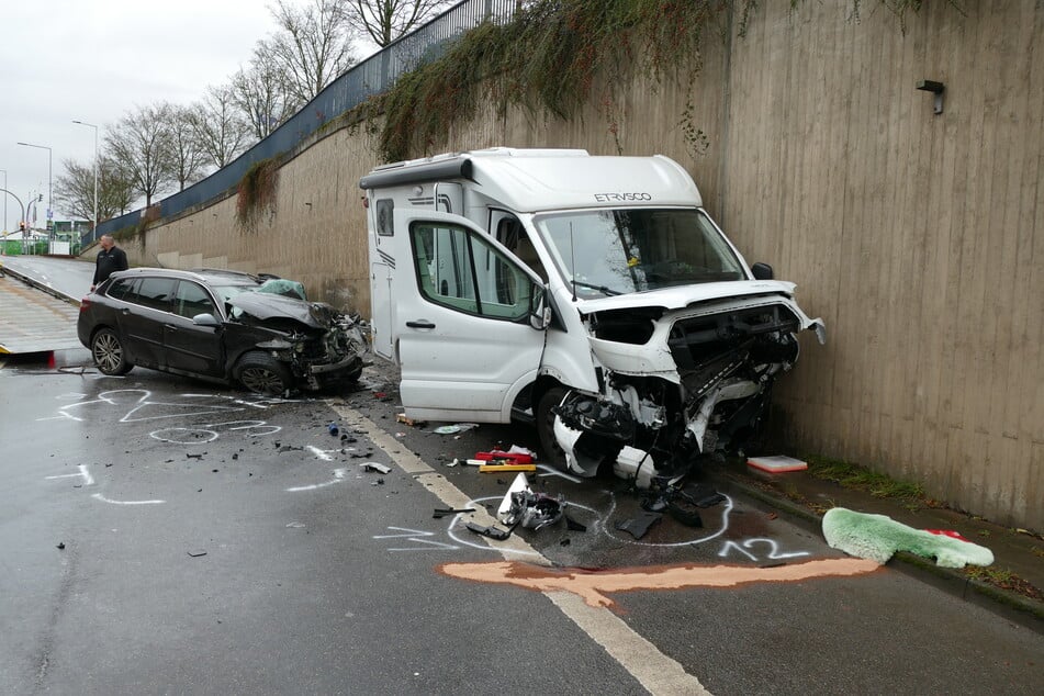 Der 82-jährige Wohnmobil-Fahrer war am Donnerstag frontal mit einem Renault zusammengestoßen.