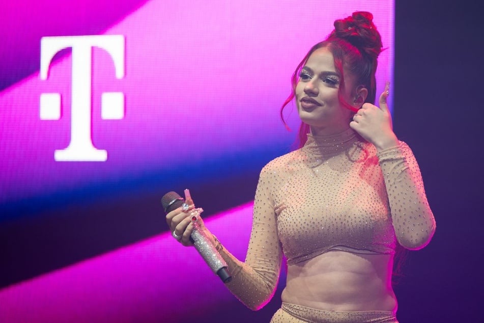 Die Rapperin Badmómzjay (23) ist seit 2019 erfolgreich in der Musikbranche.