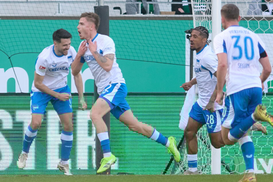 Marten Winkler (23) vollendet den finalen Konter ganz genau.