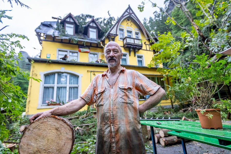 Christoph Büttner (56) musste das Unwetter in der Waltersdorfer Mühle überstehen.