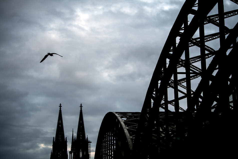 In Köln stehen die Zeichen auf Unwetter. (Symbolbild)