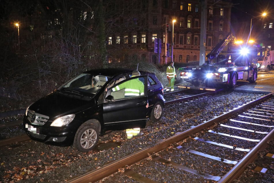 Kurze Zeit nach dem Unfall des Audis geriet in Löbtau ein Mercedes-Benz ins Gleisbett.