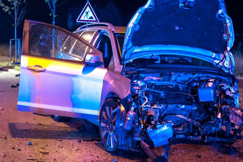 Auf der Boelkestraße in Wiesbaden/Mainz-Kastel kam es in der Nacht zu Sonntag zu einem schweren Unfall.