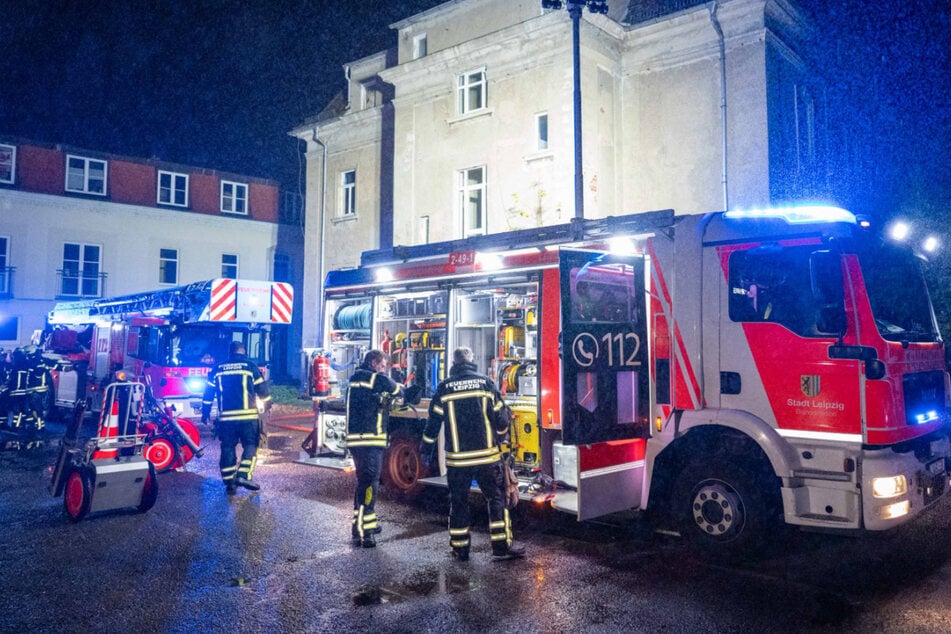 Leipzig: Feuerwehr rettet zwei Dackel aus brennender Wohnung