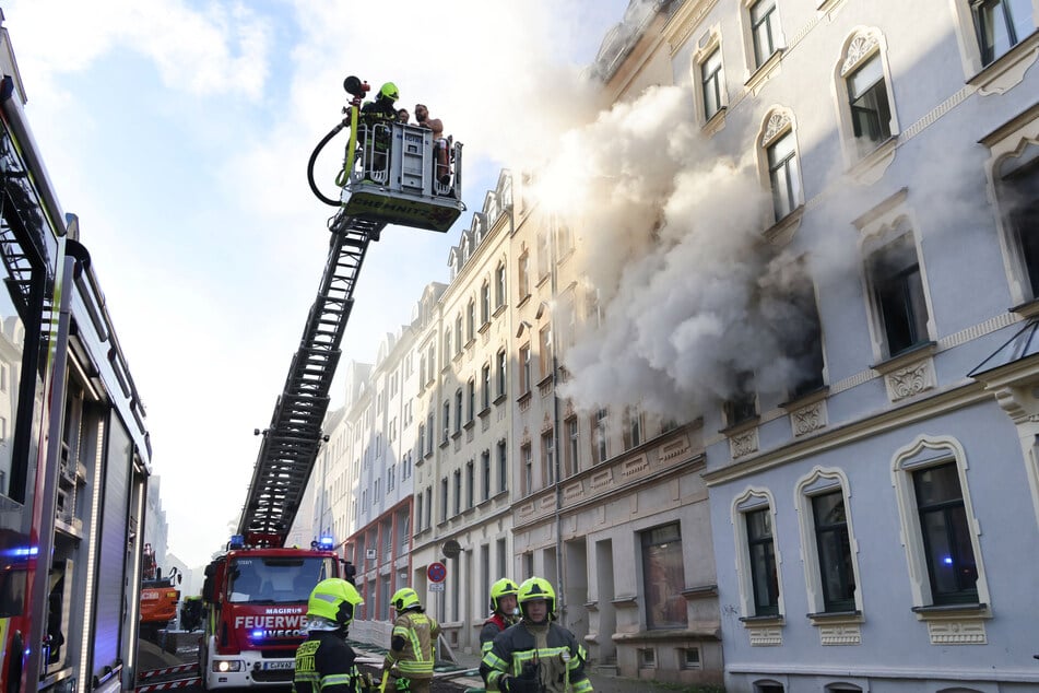 Nach dem Brand in der Gießerstraße vermutet die Staatsanwaltschaft den Umgang mit offenem Feuer.