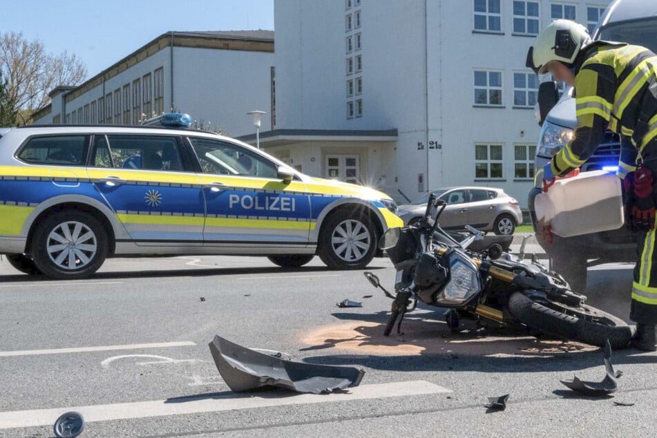 Rettungswagen übersieht Motorradfahrer: 16-Jähriger bei Unfall verletzt