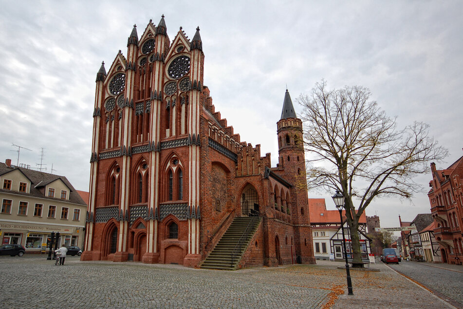 Das Rathaus in Tangermünde wurde um 1430 errichtet. (Archivbild)