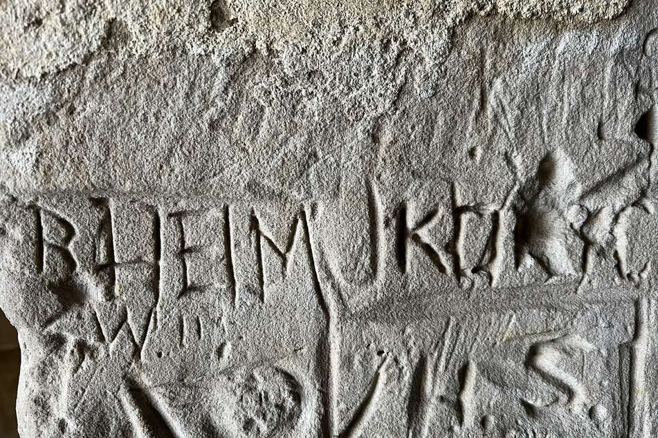 Inschrift von Berthold Heim im ehemaligen Ghetto Theresienstadt.