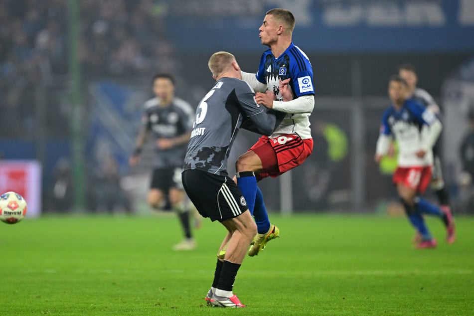 Nach diesem Zusammenprall mussten Miro Muheim (r.) und Ramus Kristensen beide minutenlang behandelt werden.