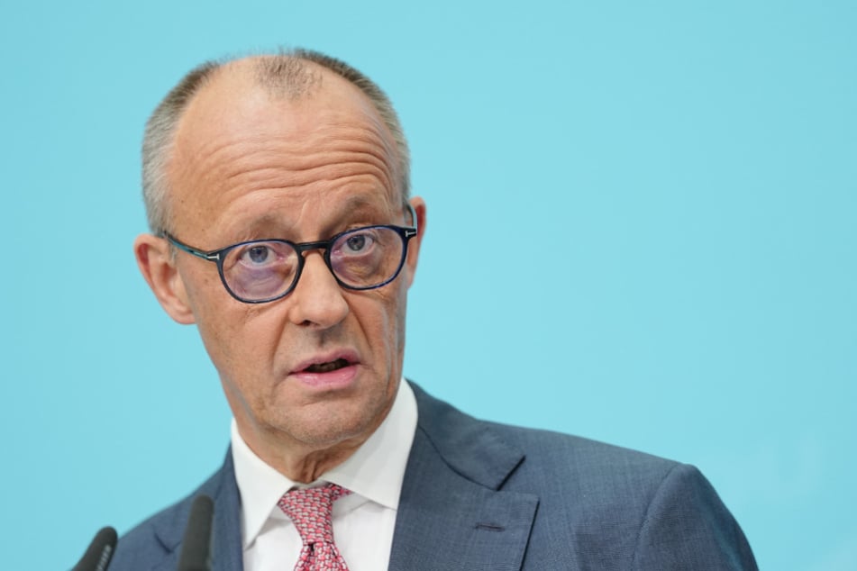 Bundeskanzler Friedrich Merz (70, CDU) kassiert für die katastrophalen Ergebnisse der CDU in Mecklenburg-Vorpommern und Berlin aktuell heftig Gegenwind.