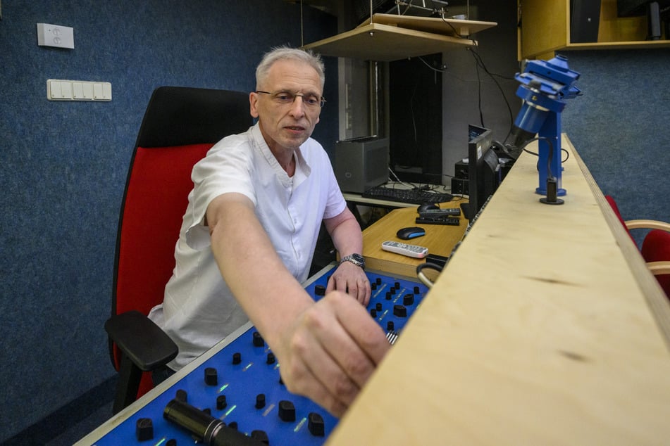 Thomas Weisbach (62) freut sich über die Wiedereröffnung "seines" Schulplanetariums.