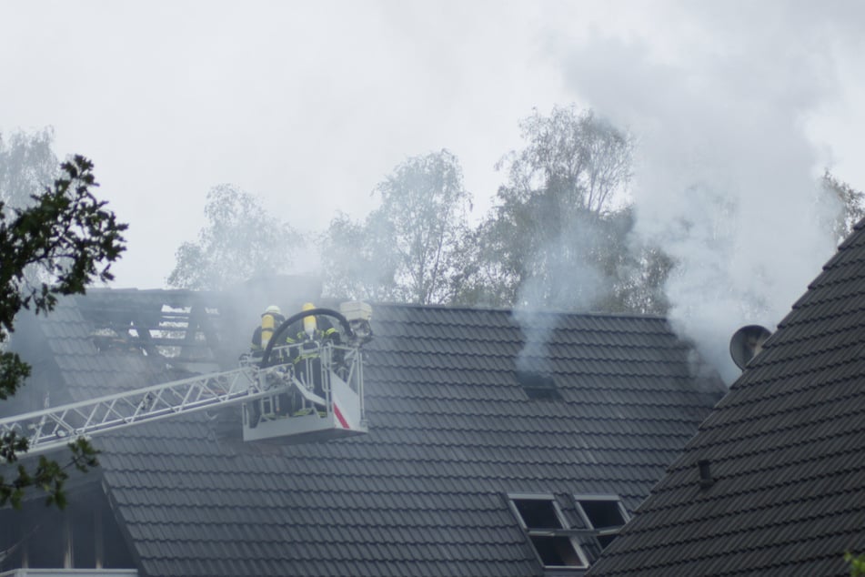 Am heutigen Dienstag gab es einen größeren Brand in Hamburg-Bramfeld. Die Feuerwehr warnte die Bevölkerung zwischenzeitlich vor der starken Rauchentwicklung.