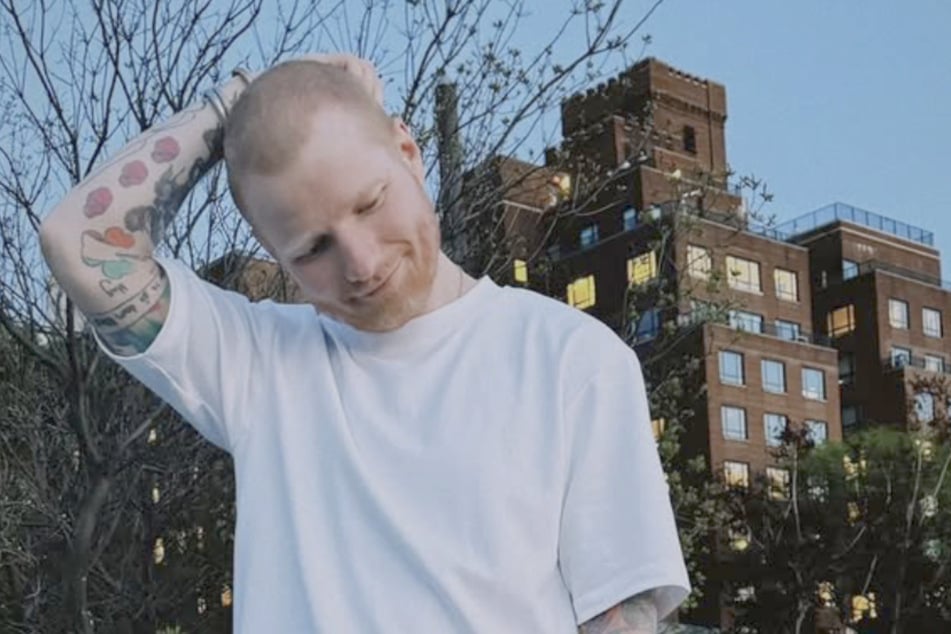 Ed Sheeran (35) fühlt sich mit seinem neuen Look pudelwohl.