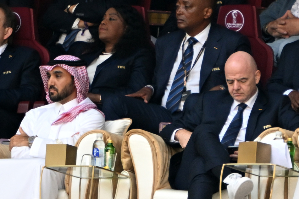 Alles für Saudi-Arabien? FIFA lockert Stadion-Regeln für WM 2034!