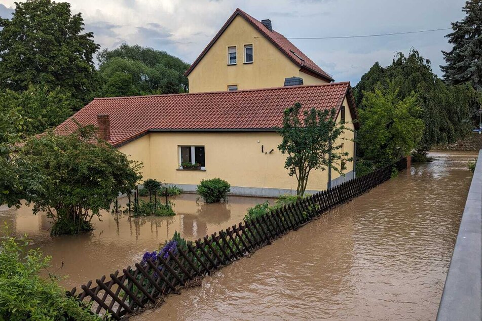 In Podelwitz im Landkreis Leipzig mussten einige Keller ausgepumpt werden.