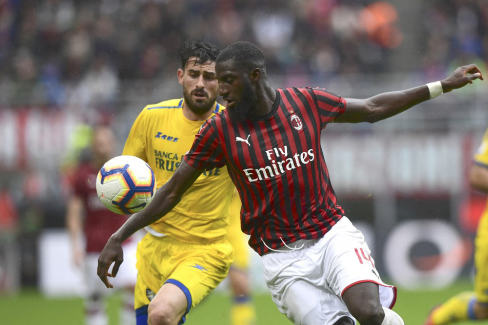 Tiemoué Bakayoko (27, r.) im Dress von AC Mailand. In der vergangenen Saison holte er mit der Rossoneri die italienische Meisterschaft.