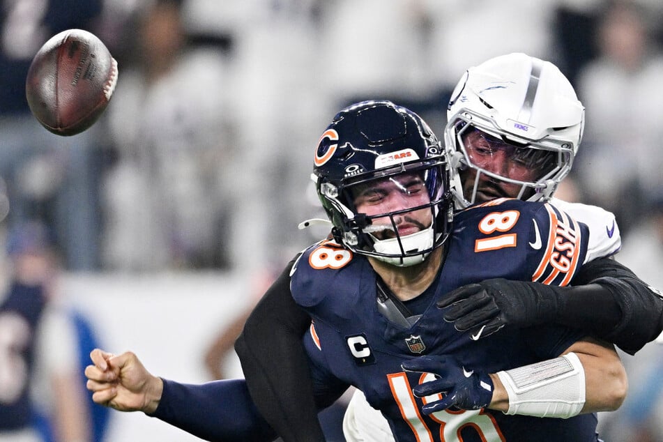 Nur nicht den Griff lockern: Mit Minnesota Vikings (weiß) gegen Chicago Bears treffen zwei geliebte NFC-North-Rivalen aufeinander.
