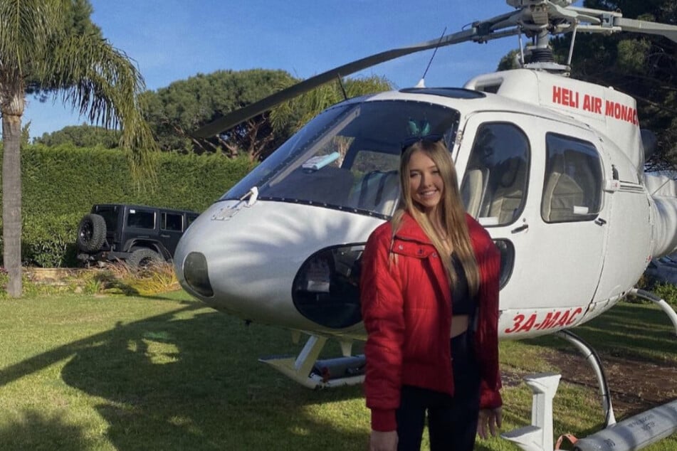 Mit dem Helikopter unterwegs: Shania hat viele kostspielige Interessen.