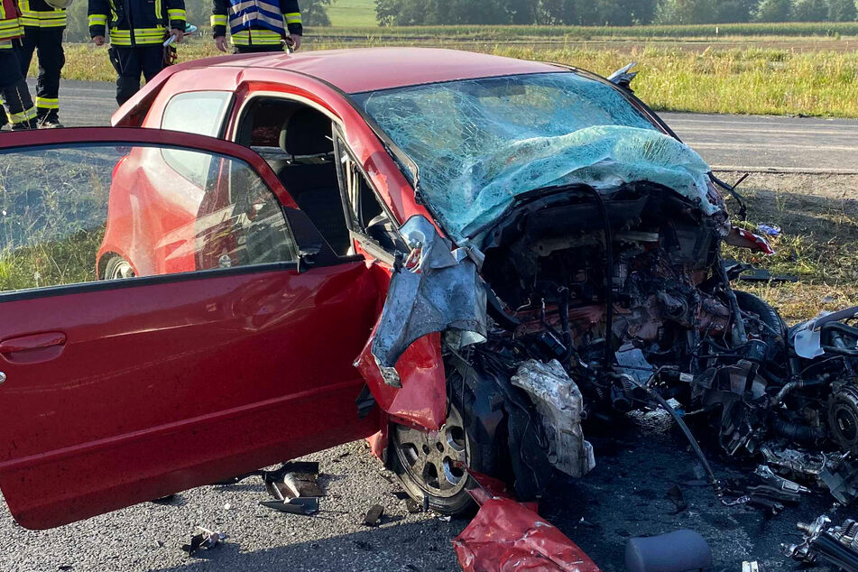Die Bundesstraße wurde nach dem verhängnisvollen Unfall komplett gesperrt.