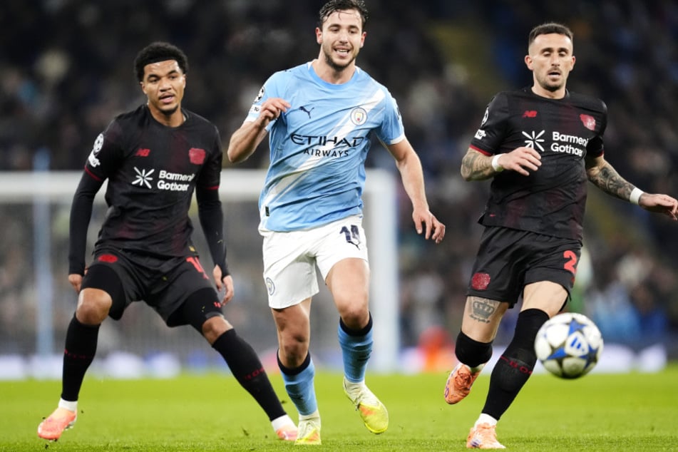 Wechselt Aleix Garcia (r.) noch im Winter zu Atlético Madrid?