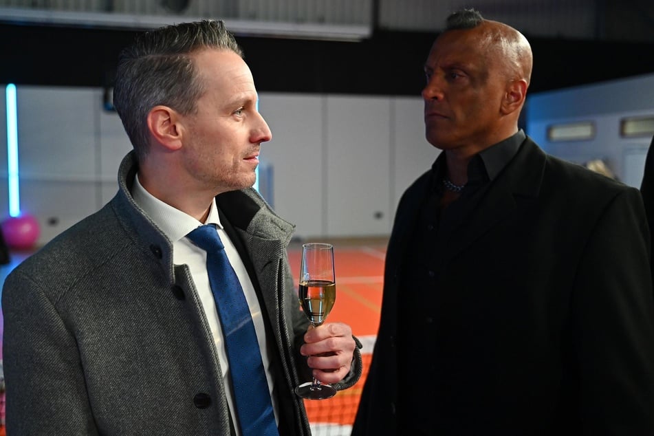 Kilian erhält Hausverbot bei der Sporthallen-Eröffnung.