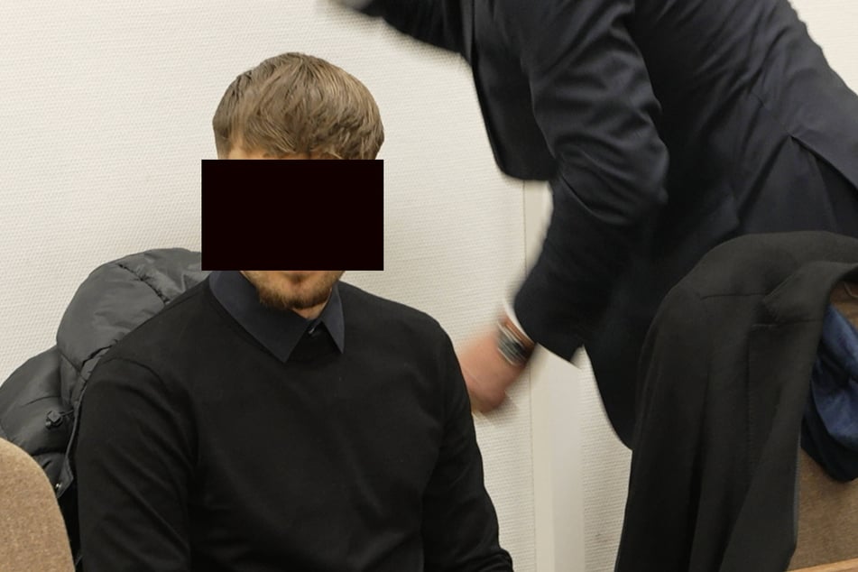 Laut Anklage fuhren die heute 22-Jährigen immer wieder nebeneinander her und überholten sich gegenseitig.