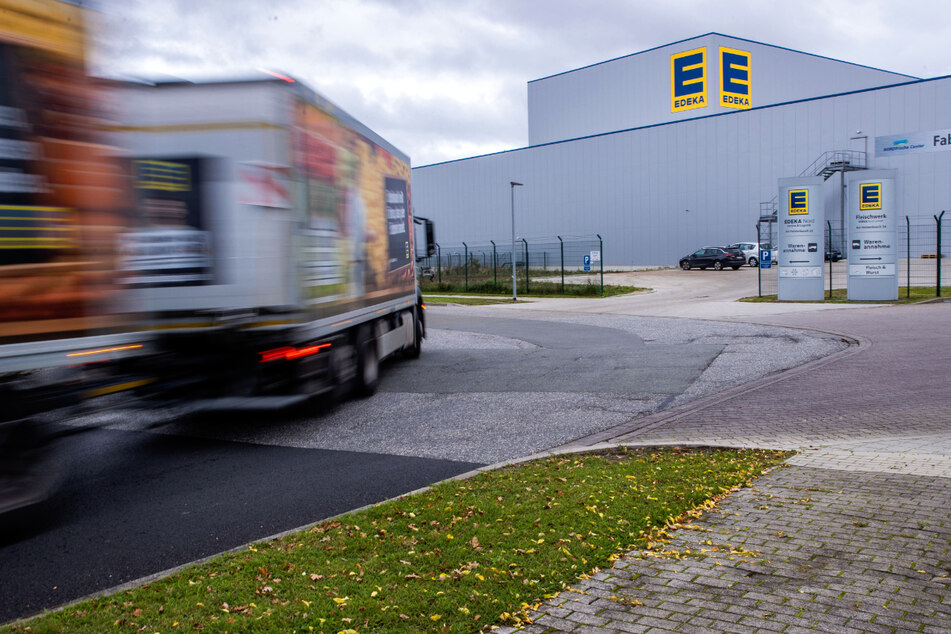 Corona-Ausbruch in Edeka-Fleischwerk! Dutzende Mitarbeiter infiziert