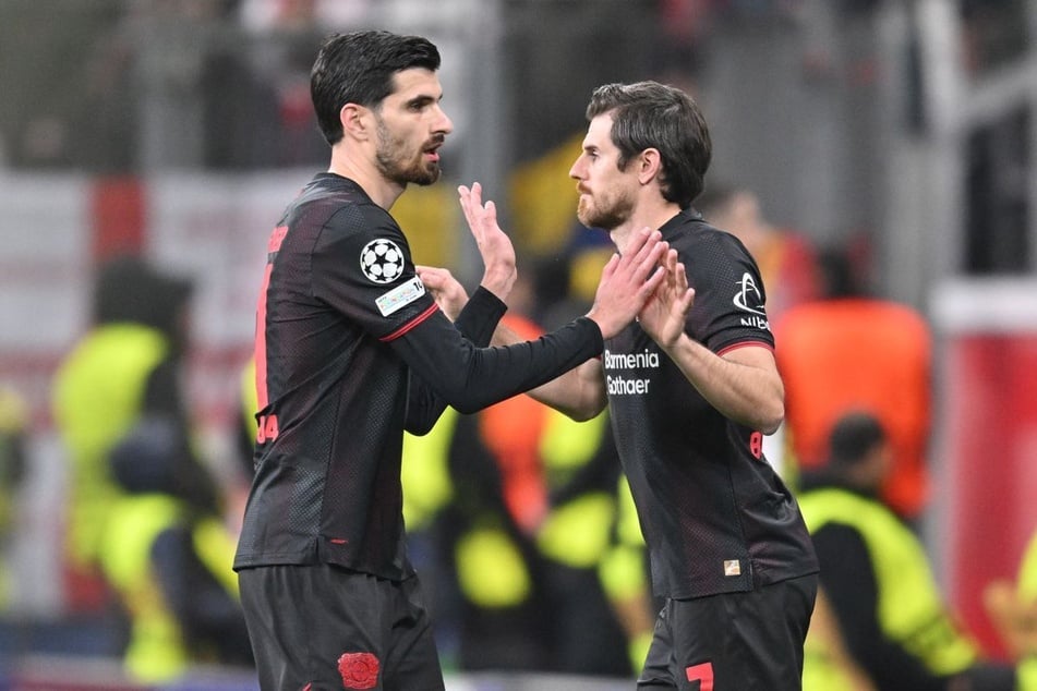 Der Franzose Martin Terrier (29, l.) wird Bayer 04 Leverkusen bis zum Ende der laufenden Saison verletzungsbedingt fehlen. (Archivfoto)