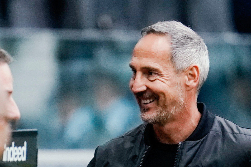 Zufrieden mit der Hinrunde, dennoch hätte Cheftrainer Adi Hütter gerne den ein oder anderen Sieg mehr eingefahren.