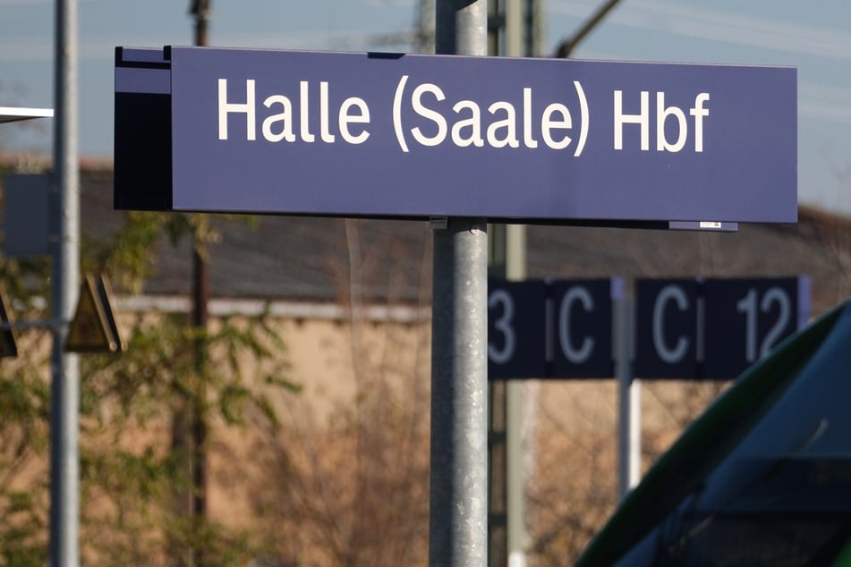 Er forderte sie auf, mit ihm nach Hause zu gehen: Mann belästigt Minderjährige und bedroht Reisende