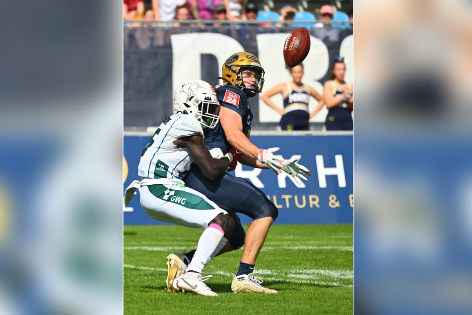 Seinen bisher einzigen Touchdown machte Tight End Rudi Frey (26, r.) im Rudolf-Harbig-Stadion.