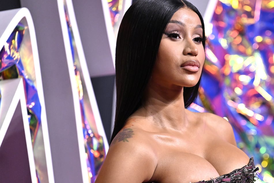 Medizinischer Notfall! Rapperin Cardi B sagt Auftritt ab