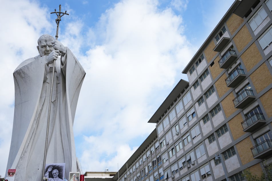 In der Gemelli-Klinik hatte der Papst zusammen mit mehreren Angestellten bereits eine Messe zelebriert.