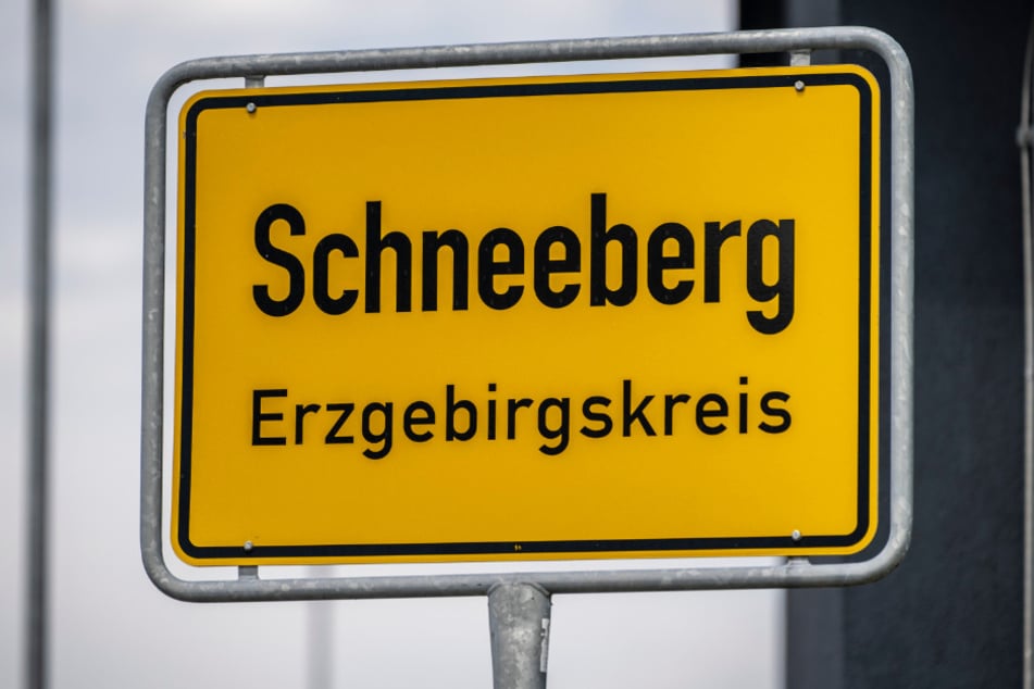 Im erzgebirgischen Schneeberg wurde ein Grundschulkind von einem Mann belästigt.