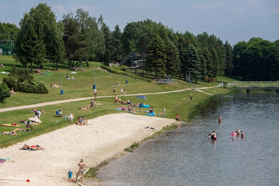 Die DLRG empfiehlt: Lieber an bewachten Seen, wie dem Stausee Oberrabenstein, baden.
