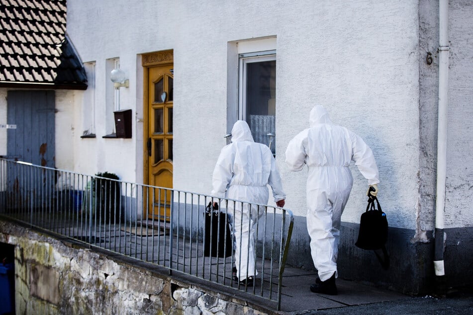Wochenlang waren die Ermittler in dem Haus beschäftigt, um die Geschehnisse vollends aufarbeiten zu können. (Archivbild)