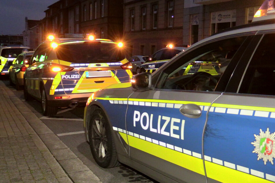 Die Polizei rückte mit starken Kräften zu einer Gaststätte in Mettmann an. Dort hatten sich Mitglieder eines Rockerclubs versammelt.