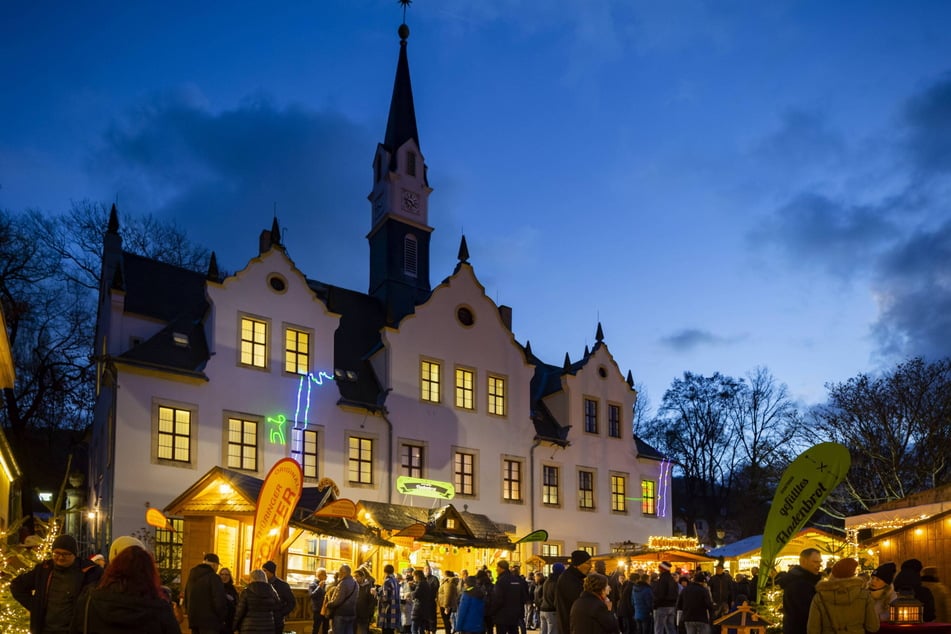 Weihnachtlicher Lichterglanz füllt denn Burghof des Schloss Burgk in Freital. (Archivfoto)