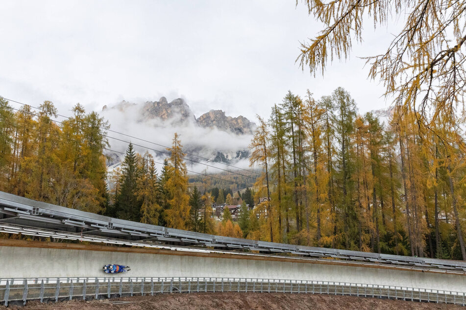 Traumhaftes Herbstwetter in Cortina. Die neue Bahn steht und lässt sich gut fahren.