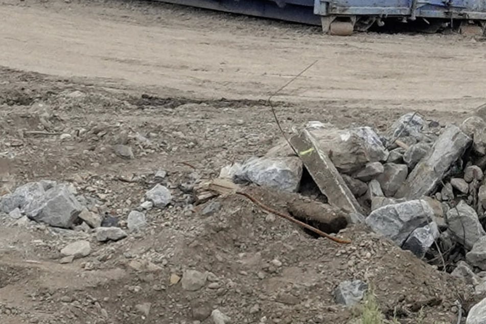 Diese Bombe wurde am Dienstagmorgen an der Carolabrücke ausgebaggert.