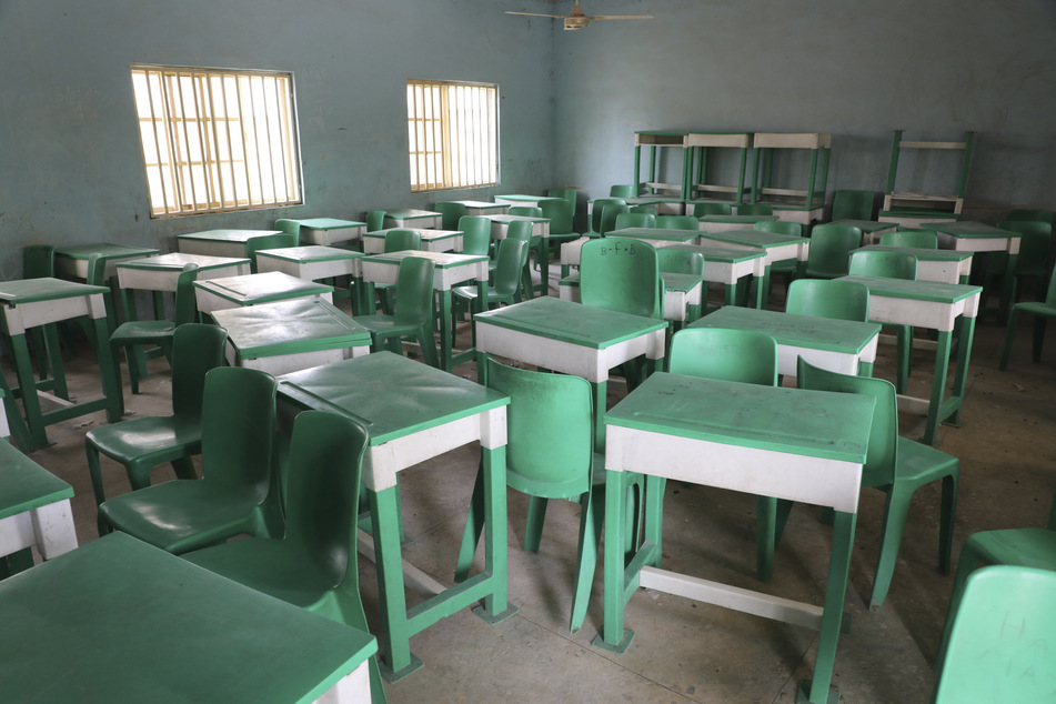 Ein leeres Klassenzimmer der Government Girls Junior Secondary School nach dem Angriff von Bewaffneten.