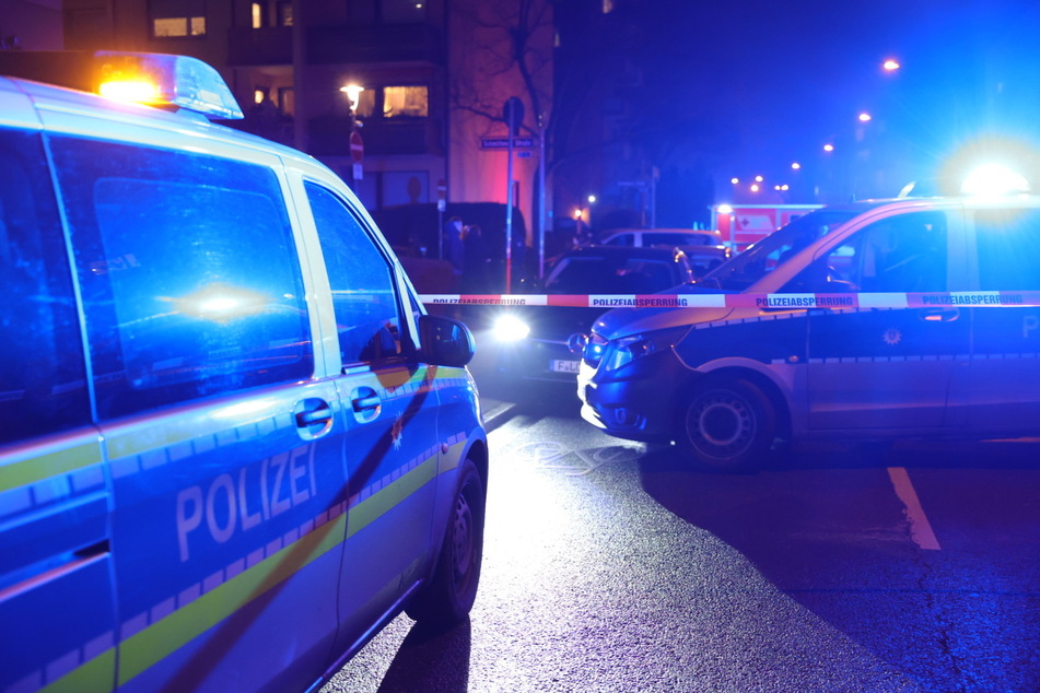 Die Polizei rückte mit einem Großaufgebot im Frankfurter Stadtteil Rödelheim an.