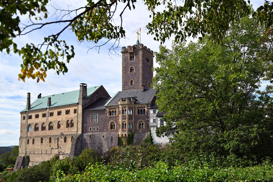 Der Welterbetitel der Wartburg bei Eisenach überzeugt vor allem Gäste aus dem Ausland für einen Besuch. (Archivbild)