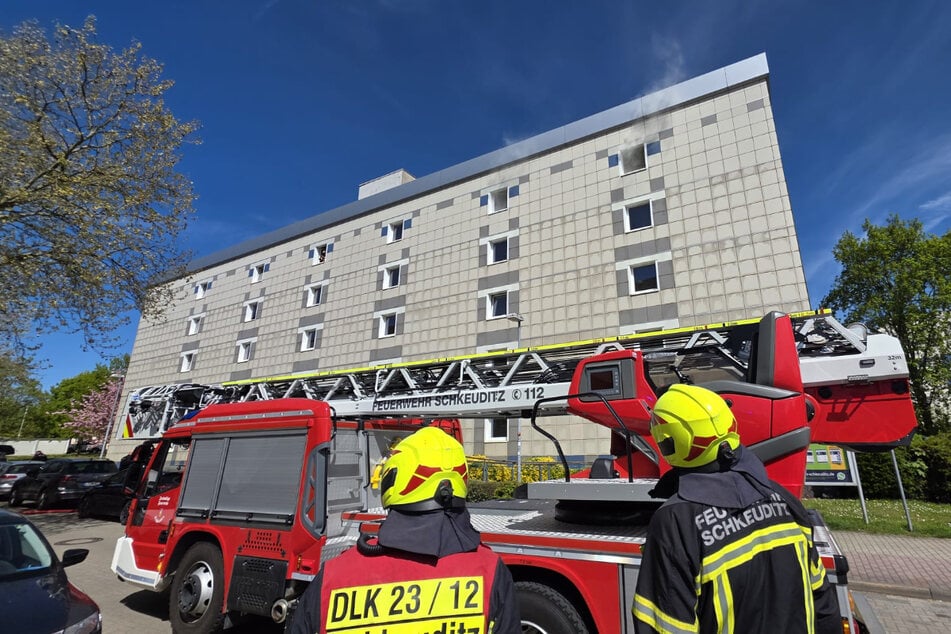 Die Feuerwehr rückte in die Turnerstraße in Schkeuditz aus.