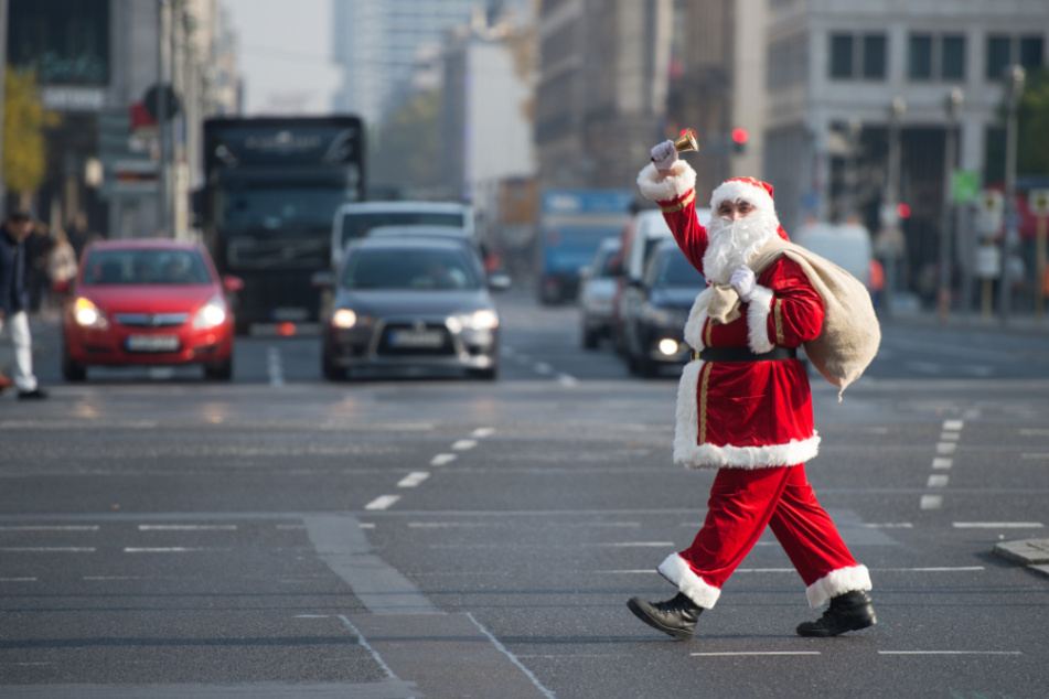 Wegen zu geringer Nachfrage vermitteln die Arbeitsagenturen in Sachsen-Anhalt dieses Jahr keine Weihnachtsmänner. (Archivbild)