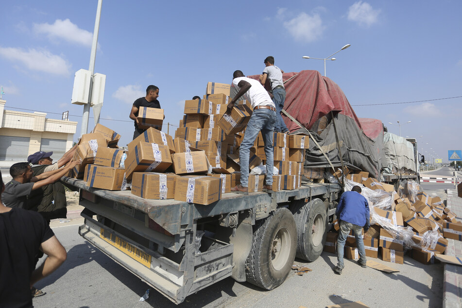 Auch die Lastwagen mit humanitärer Hilfe reichen nicht ansatzweise aus.