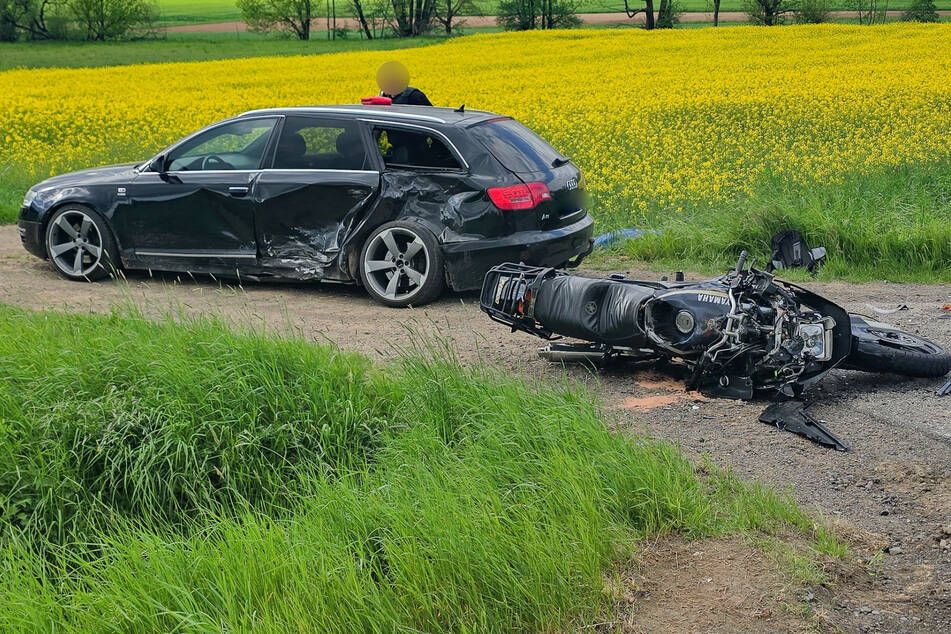 Als die 27-Jährige mit ihrem Wagen nach links in einen Feldweg abbiegen wollte, kam es zu dem tödlichen Zusammenstoß.