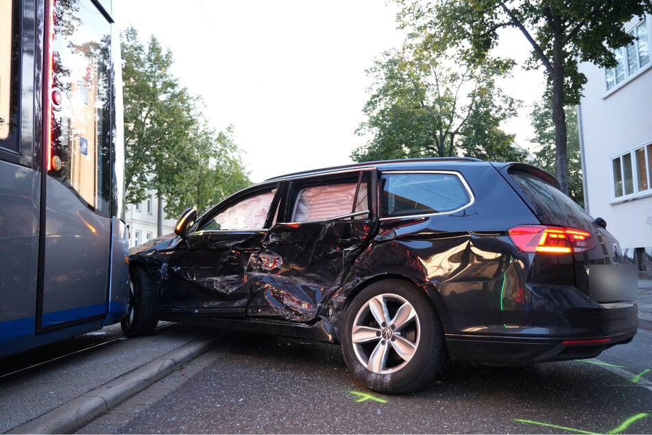 An beiden Fahrzeugen entstanden erhebliche Schäden.