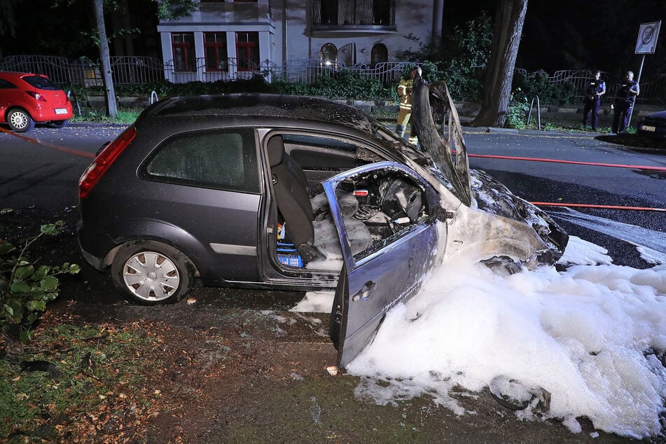 Der Ford Fiesta erlitt einen Totalschaden.